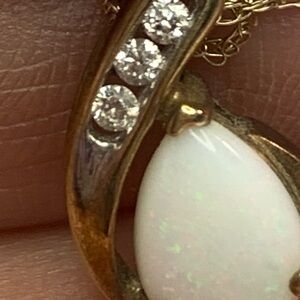 10k Gold White Teardrop Opal & Diamond 💎 Pendant Necklace! Stunning 😍